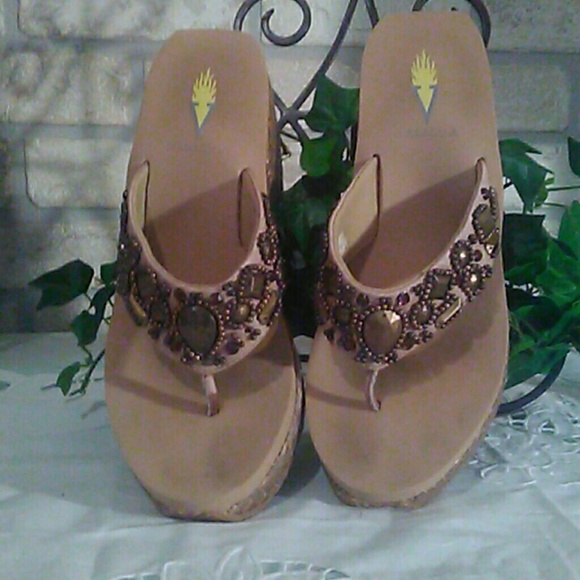 Volatile Shoes - Size 7 wedge sandles by volatile